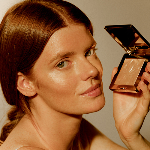 Grab this dreamy highlighter in the Sisley Paris sale – and get 2 chic free gifts